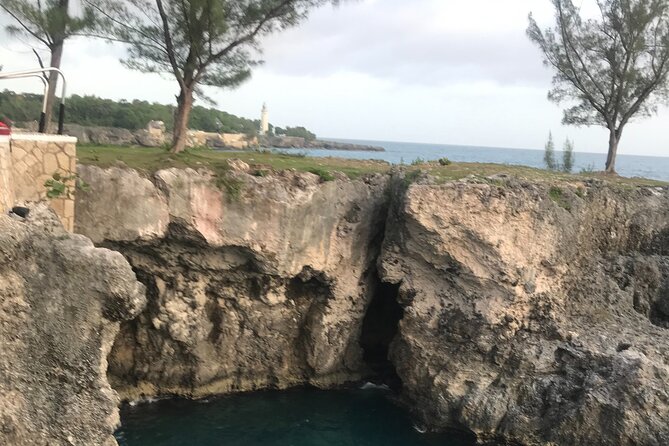 Private and Customized Tour to Negril From Montego Bay - Rick’s Cafe timing: cliff jumping views and sunset energy