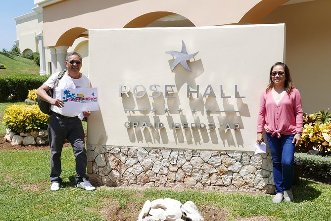 Private Montego Bay Airport Taxi to Iberostar Rose Hall Resort - Your Ride Setup: Minivan for 1–4, Bus for 5–15