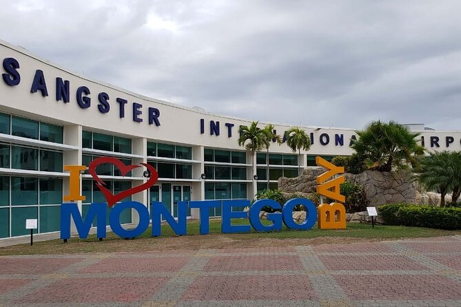 Private Montego Bay Airport Transfer to Hotels in Montego Bay - The Ride Itself: AC Comfort, WiFi, and the No-Extra-Stops Plan