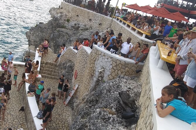 Private Tour Negril Beach and Rick's Cafe From Montego Bay - Rick’s Cafe: Sunset Views and Cliff Jumpers
