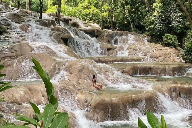 Private Transfer from Montego Bay to Dunns River Falls - Practical Logistics That Save Time: Meeting Points, Mobile Tickets, and Confirmation