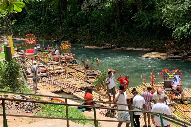 Rafting on the Martha Brae - Why Martha Brae Rafting Feels So Relaxing