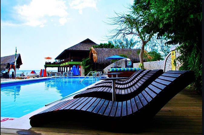 Rick's Cafe and 7 Mile Beach from Montego Bay - Who should book this Negril day, and who might not