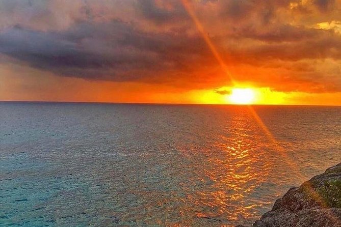 Rick's Café and Seven Mile Beach Private Tour - Rick’s Cafe: Reggae, Sunset Timing, and Watching Divers Handle the Scary Part