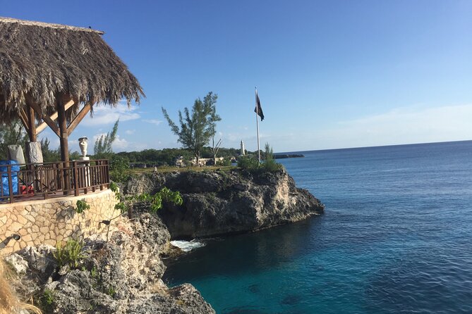 Ricks Cafe Party Cruise with Open Bar & DJ MONTEGO BAY RESORTS - Rick’s Cafe: the cliff-jumper show and your timing window