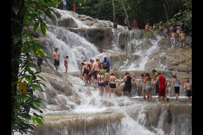 Rio Nuevo Bamboo River Rafting & Dunn's River Falls - Small group tour (up to 15): what that changes on the day
