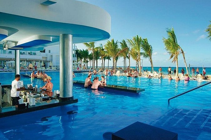 Riu Montego Bay Resort Airport Transfer - On the road: what private, air-conditioned means in real life