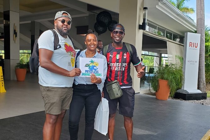 RIU Reggae Palace and RIU Montego Bay Private Airport Transfer - Quick Airport Handoff to Your RIU in Montego Bay