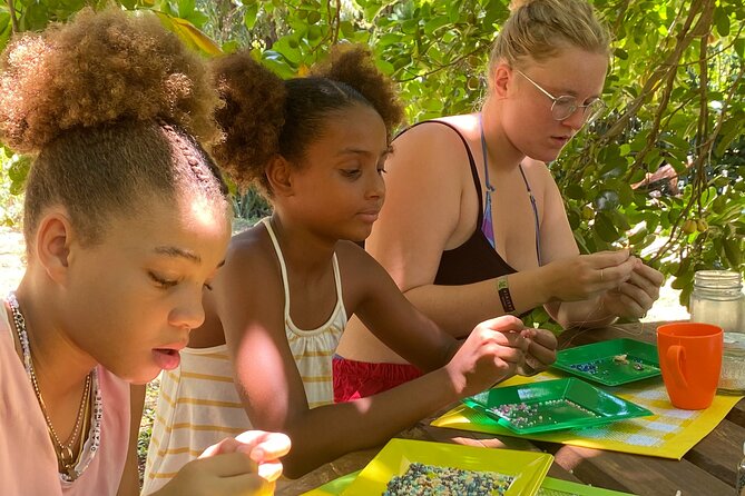Souvenirs workshop A Mi Mek It! in Montego Bay Jamaica (FR & EN) - The souvenir choices: what you can actually make