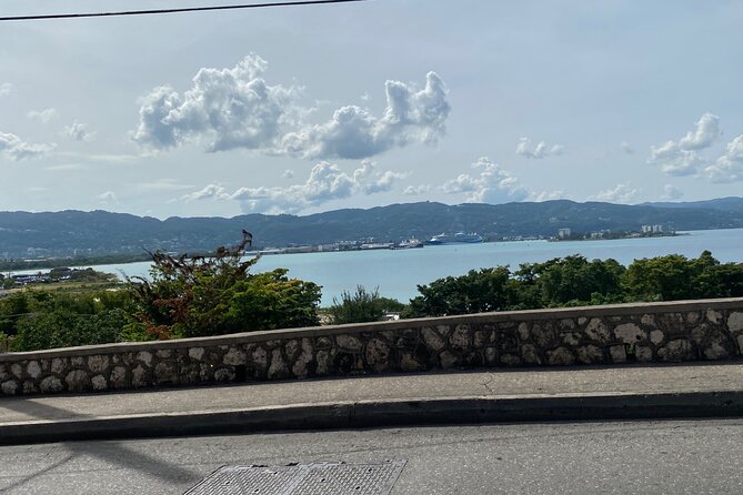 Street Executive Tours And Chauffeur Service Jamaica - Quick Stops and Special Requests: Keeping Control of Your Timing